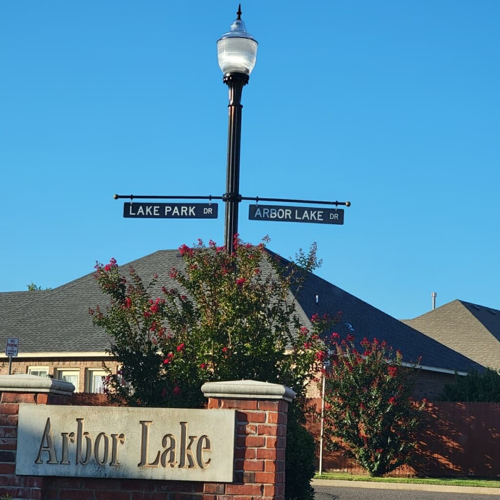Entrance to the Arbor Lake community